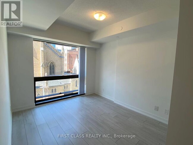 Building Photo - 60-360 Shuter St