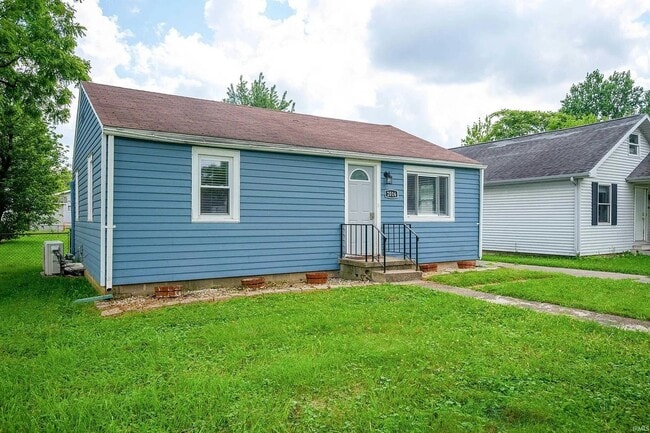Building Photo - *IMMEDIATE MOVE IN* Close to Ball State an...