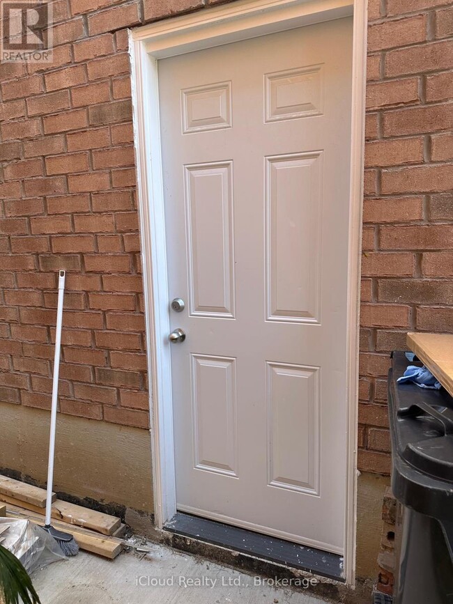 Building Photo - 3881 Skyview St