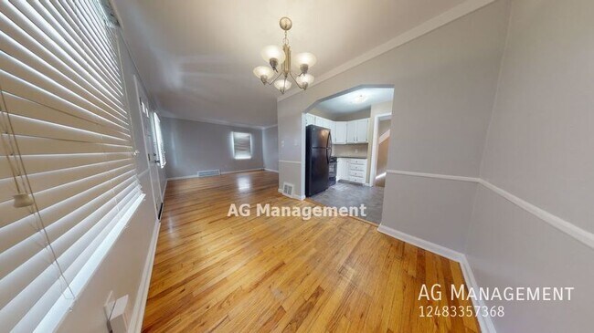 Foto del edificio - 916 N Kenwood Ave - Welcome Home to this F...