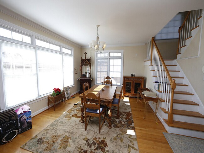 Building Photo - 131 S Fields Cir