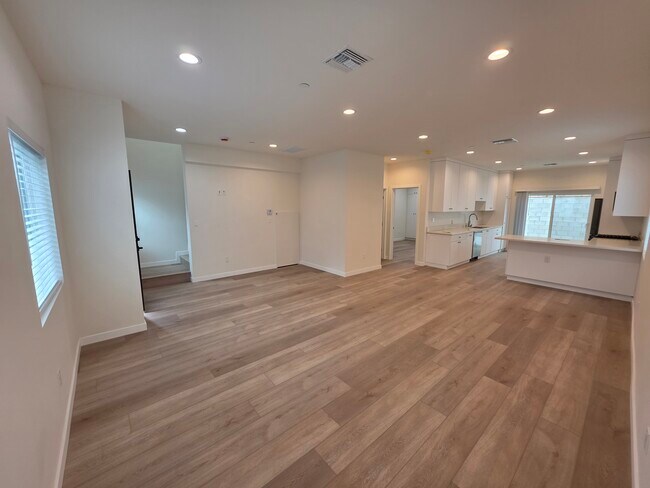 Building Photo - 6746 Ben Ave