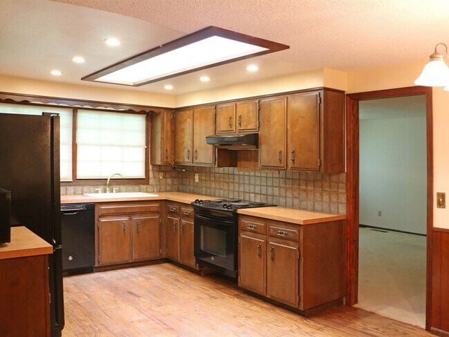 Foto del edificio - Roomy 3 Bedroom in a Great NW Neighborhood!