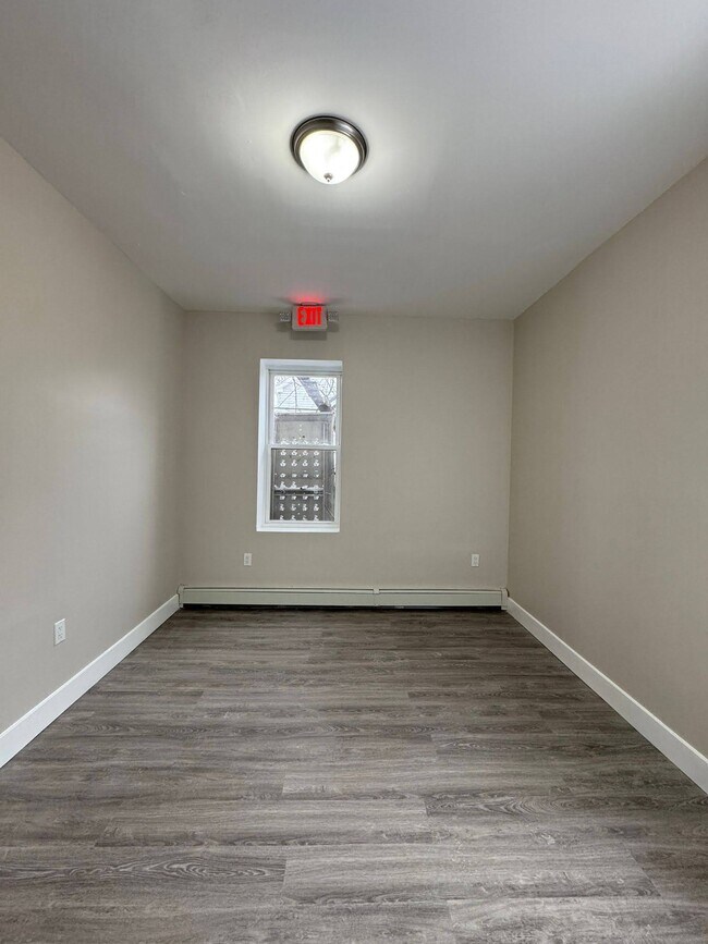Building Photo - 856 S 16th St