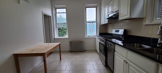 Building Photo - 313 18th St