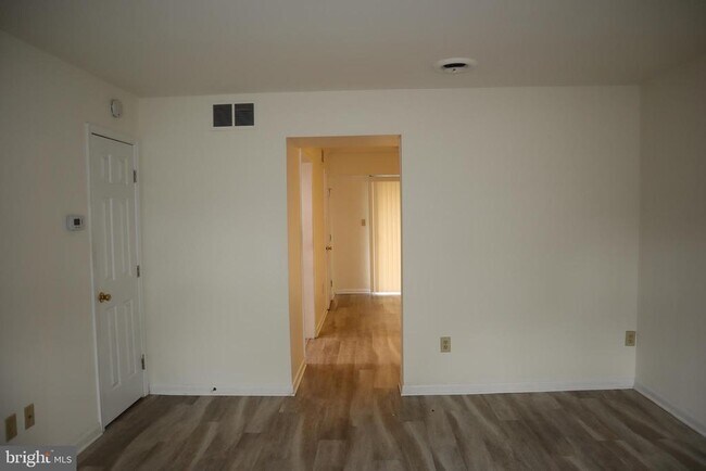 Building Photo - 533 Priscilla St