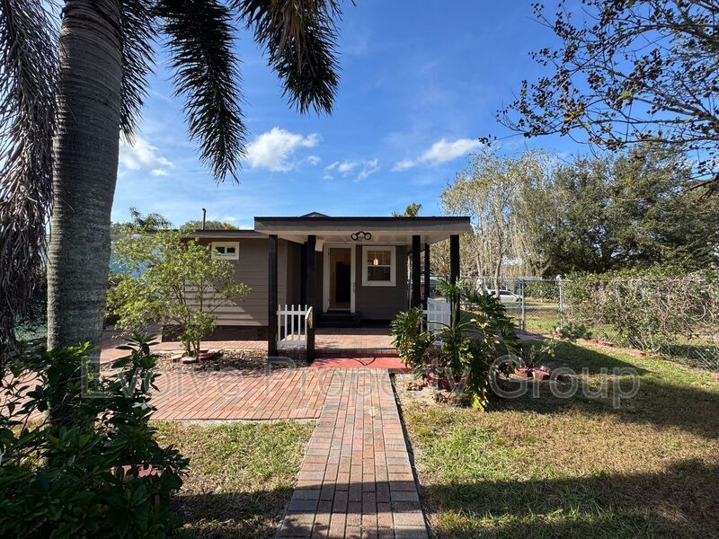 Photo - 931 Shine Ave