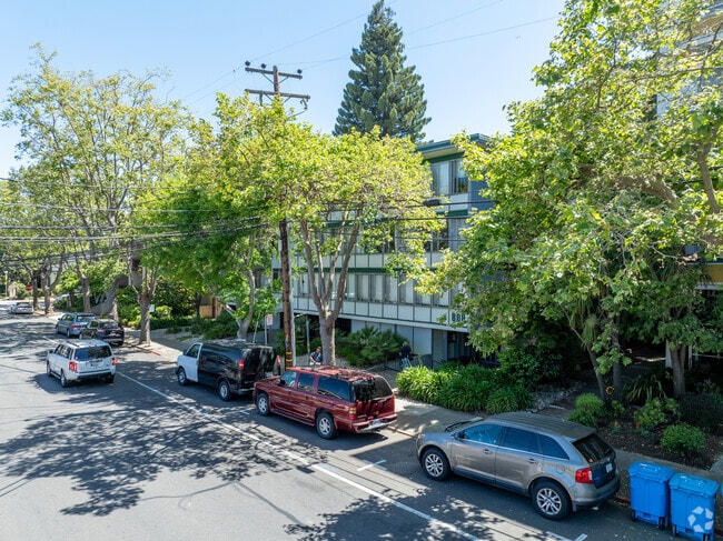 Building Photo - 808 Laurel Ave