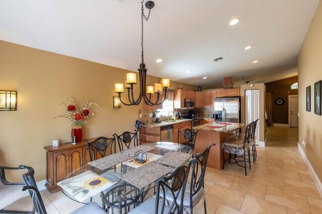 Building Photo - 10746 Oak Bend Way