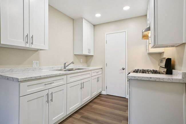 Building Photo - North Pointe Villas