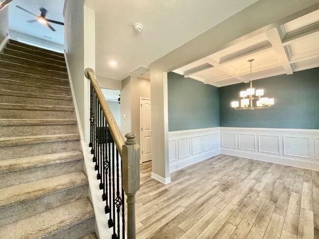 Building Photo - Spacious 4 Bedroom, 2 And A Half Bath Nest...