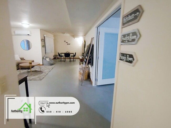 Building Photo - 10560 Old Oregon Trl