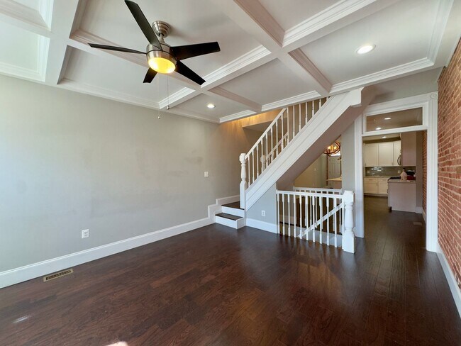 Building Photo - Modern 3Bed/3.5Bath Charm in a Prime East ...