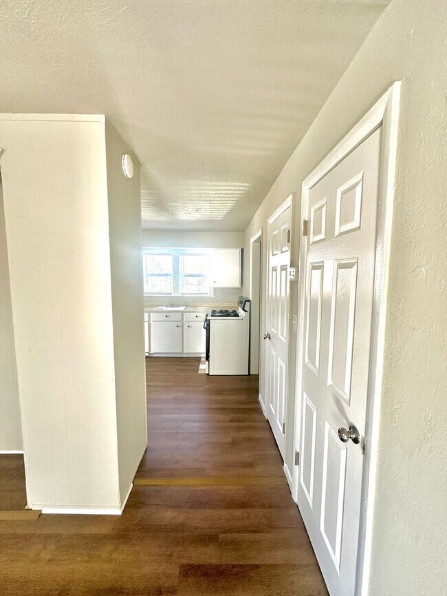 910 Sahwatch St Unit 4, Colorado Springs, CO 80903 Room for Rent in