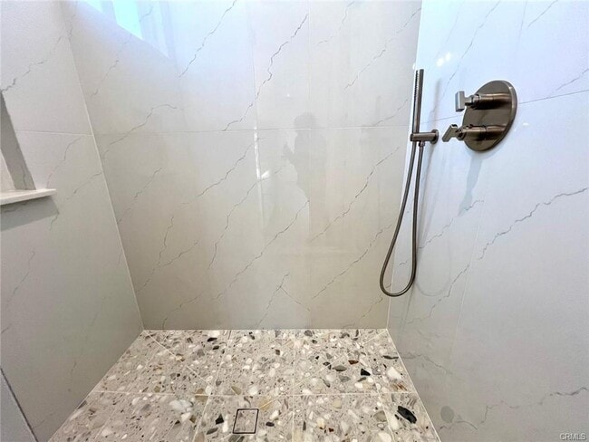 Foto del edificio - 323 Flint Ave