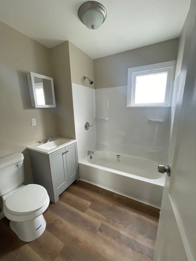 Foto del edificio - Spacious Beautiful 3 bed 1.5 bath Single F...