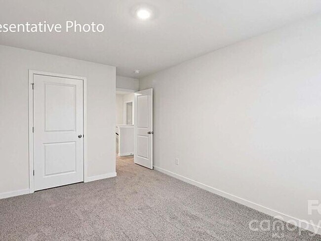 Foto del edificio - 676 13th Ave Dr NE