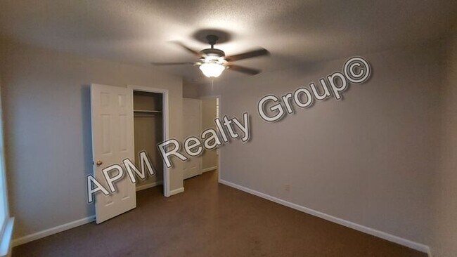 Building Photo - 3-bedroom home off Alpine Road.