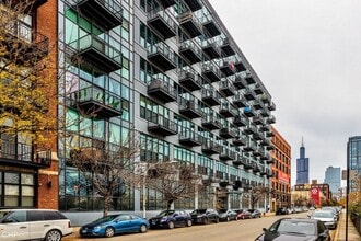 Building Photo - 1224 W Van Buren St