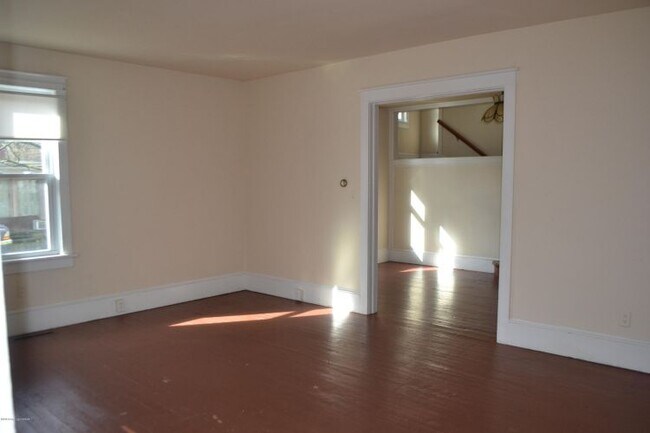 Building Photo - 315 N 5th St