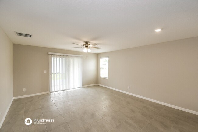 Building Photo - 15592 Woodbury Dr