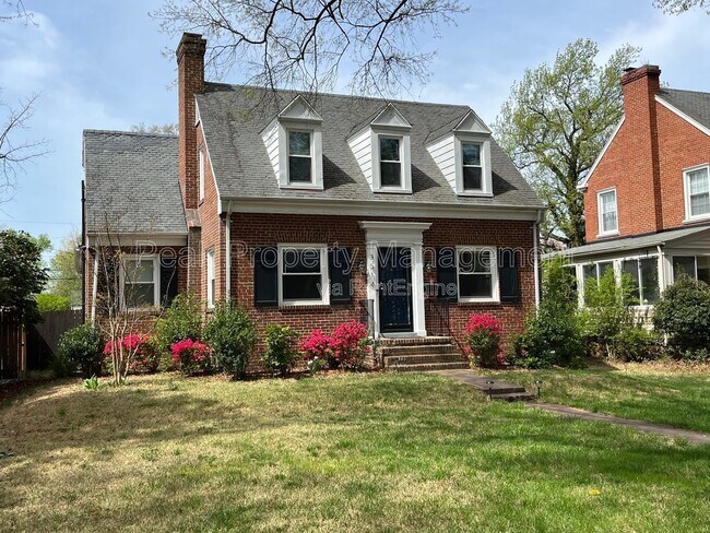 Foto del edificio - 3514 Montrose Ave