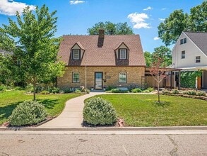 Building Photo - 2500 SW Granthurst Ave