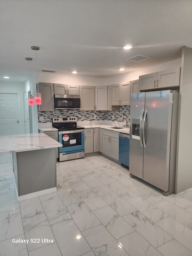 Foto principal - 502 Leeland Heights Blvd W