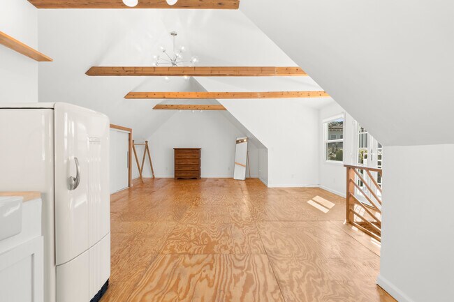 Building Photo - 242 W 17th St