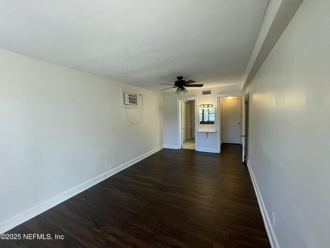 Building Photo - 5258 Janice Cir S