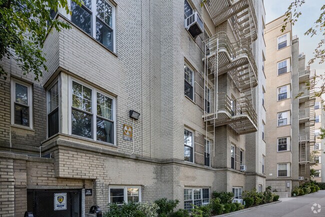 Foto del edificio - 730 Fort Washington Ave