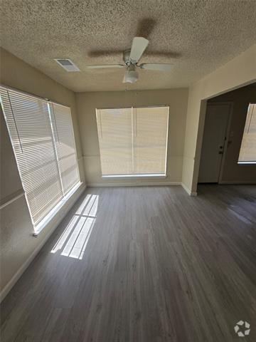 Building Photo - 625 Bristol Ct