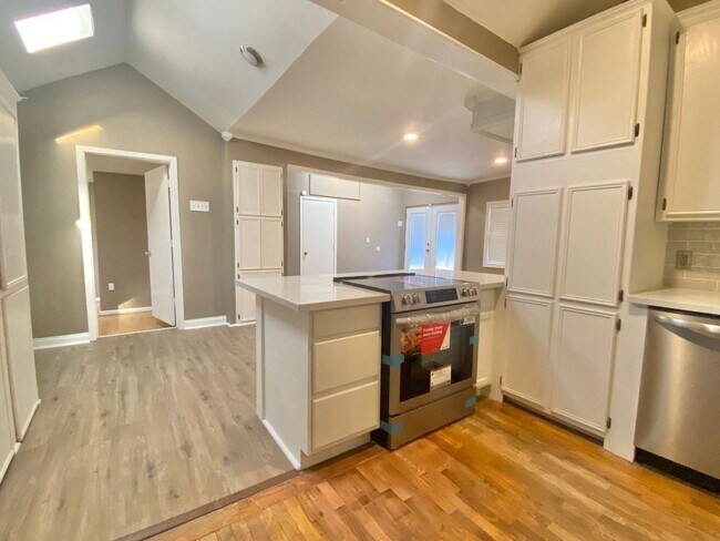 Building Photo - Tech Terrace 4 Bedroom NOW Available