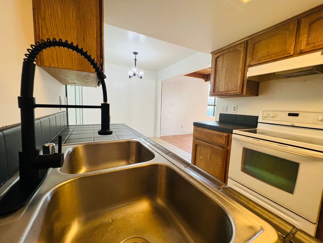 49400 River Park Rd Unit 15, Oakhurst, CA 93644 Condo for Rent in