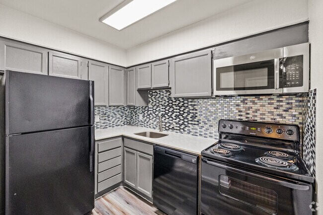 1BR, 1BA - 676SF - Kitchen - Regency at Ridgmar