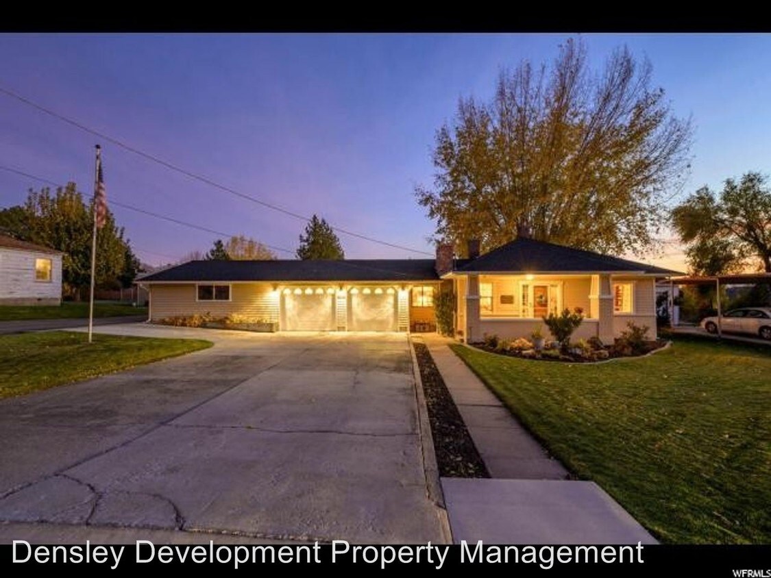Foto principal - 470 E Center St