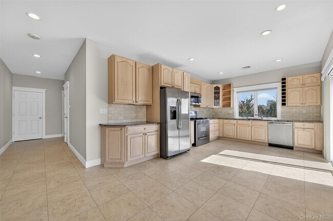 Foto del edificio - 24 Bayville Ave