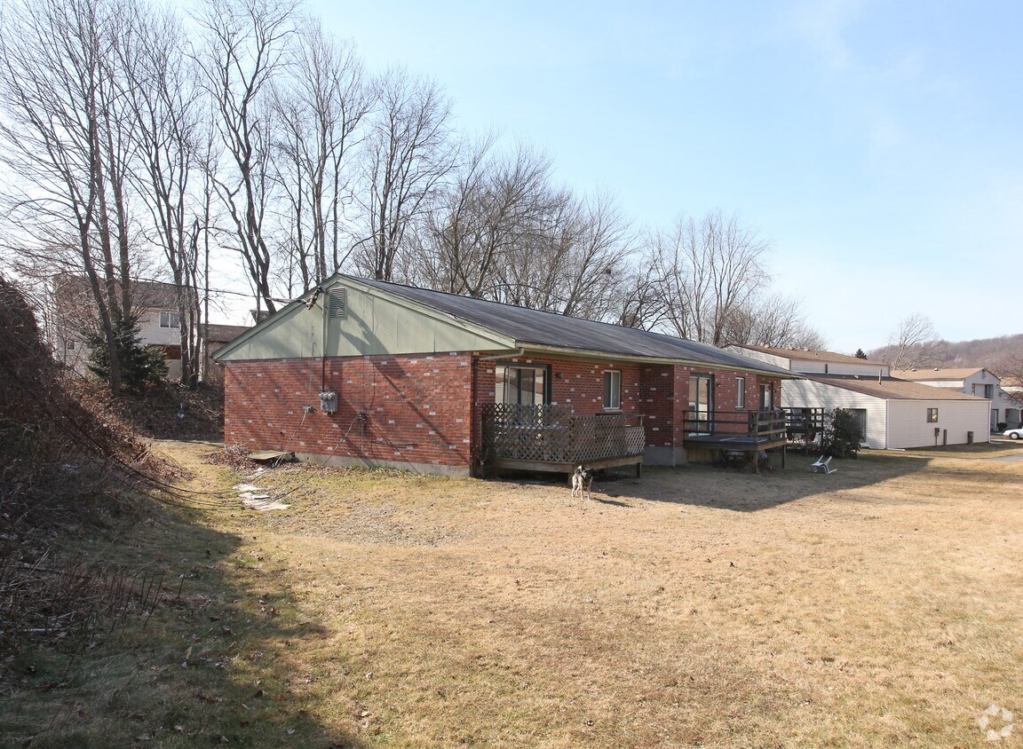 Building Photo - 605 Woodtick Rd