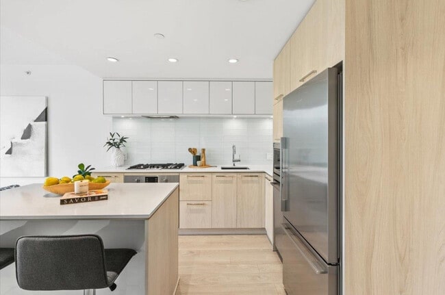 Building Photo - 680 Seylynn Cres