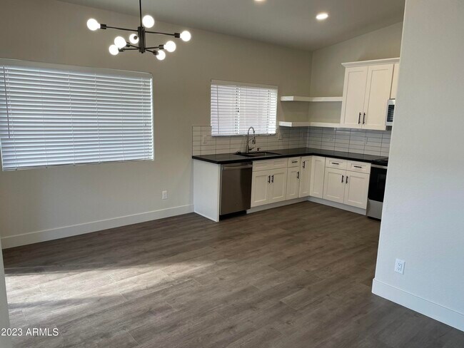 Building Photo - 1539 E Beacon Dr