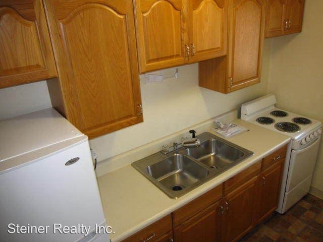 Building Photo - 810 Perry Hwy