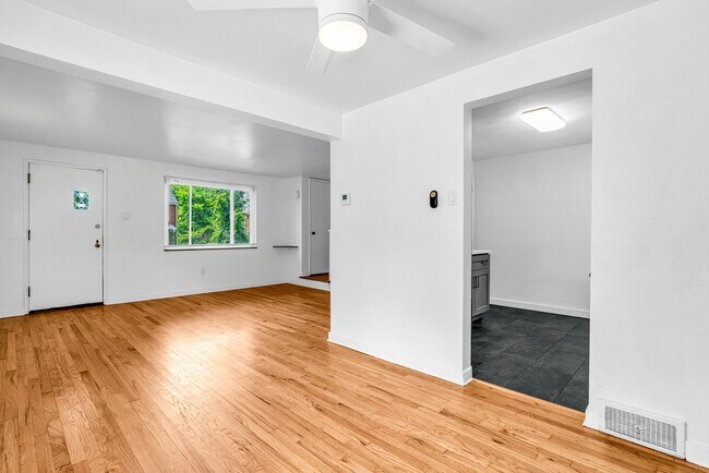 Building Photo - 1201-1205 Labelle St