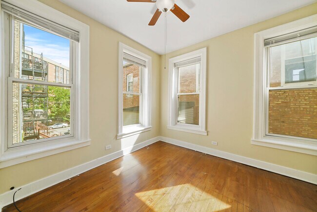 Foto del edificio - 1709 S Racine Ave