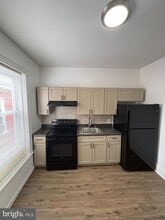 Building Photo - 1372 Perkiomen Ave