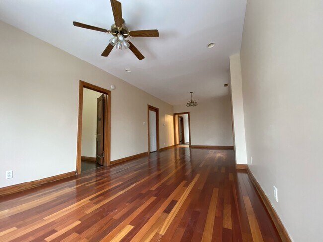Foto del edificio - 5619 S Wood St