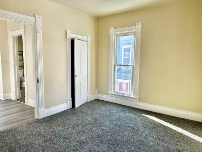 Foto del edificio - 647 W Lexington Ave