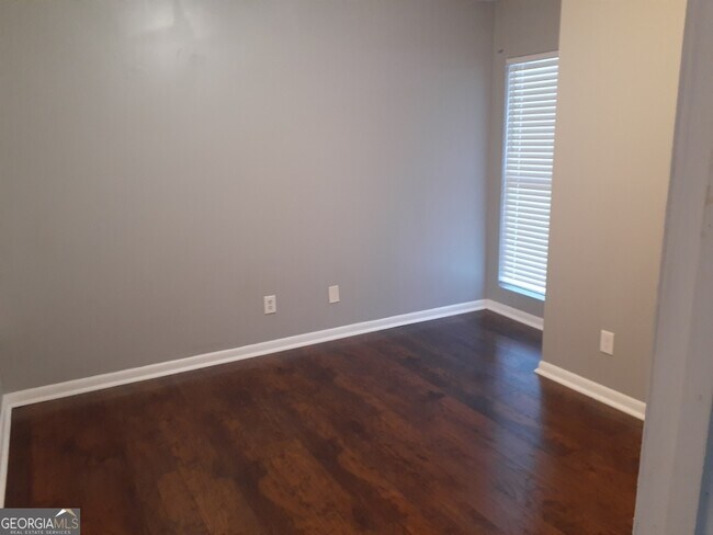 Foto del edificio - 170 Governors Dr