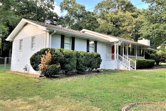 Building Photo - 70 Hickory Dr