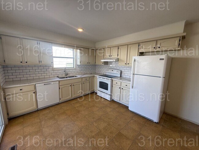 Building Photo - 3113-3115 S Bunker