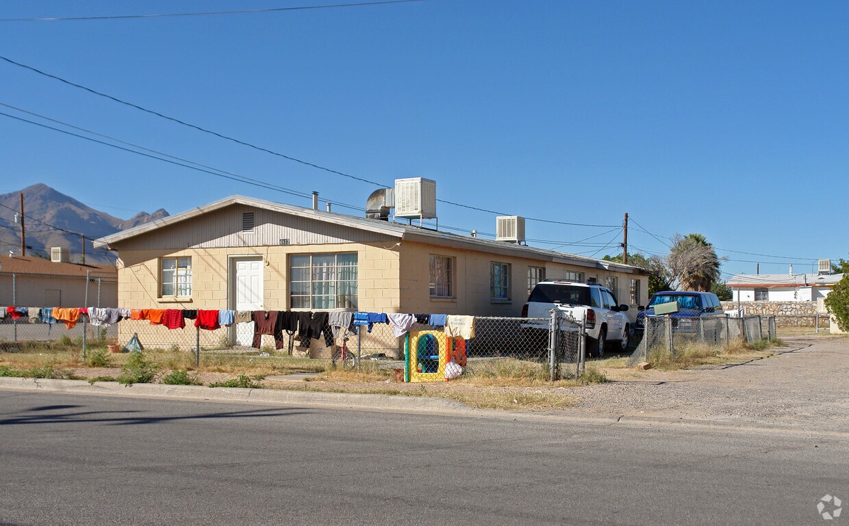 Primary Photo - 4817-4825 Titanic Ave